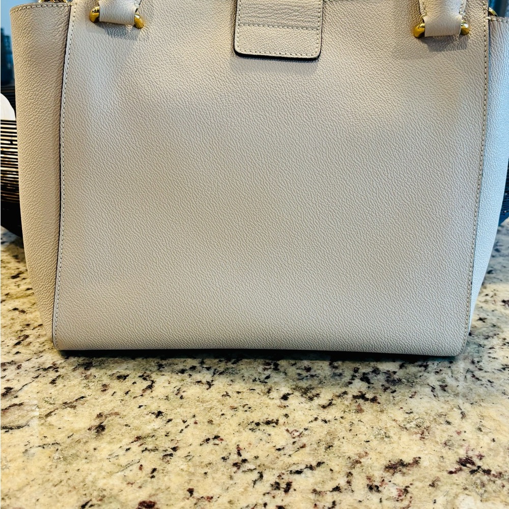 Burberry Soft Grain Calfskin Medium Buckle Tote Purse Limestone 4029030 - Picture 3 of 12